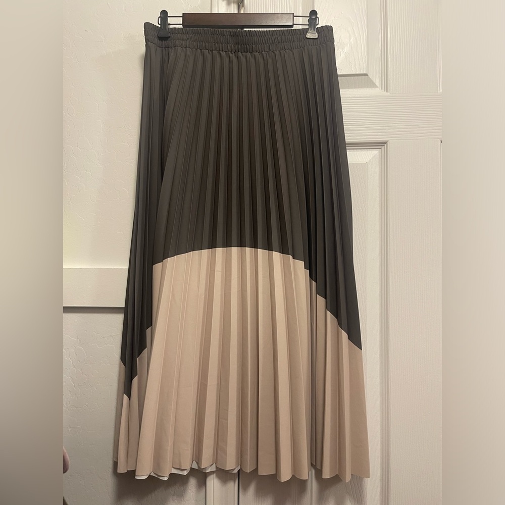 NWT Max Studio Pleated Skirt